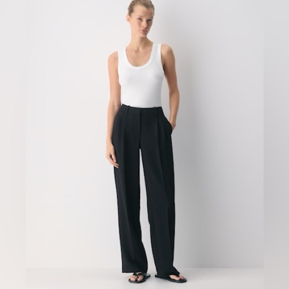 Aritzia Effortless Pant